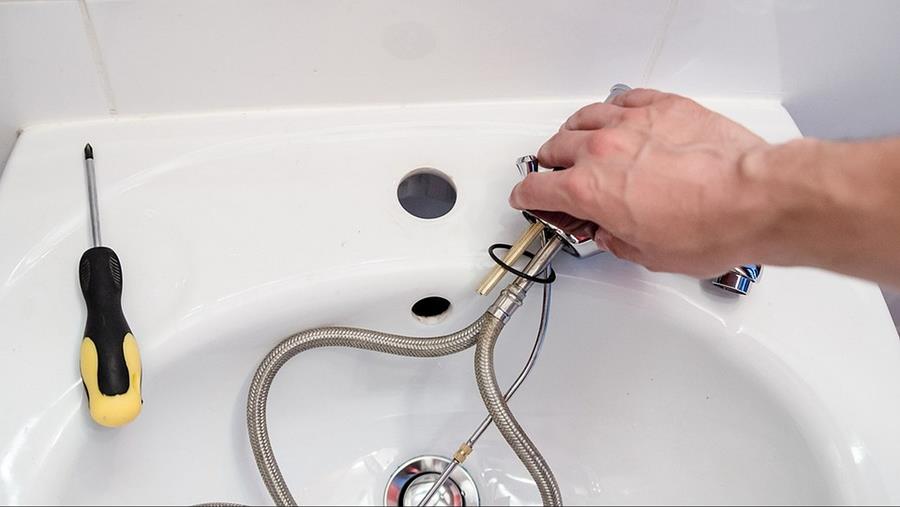 Hoe een waterkraan vervangen