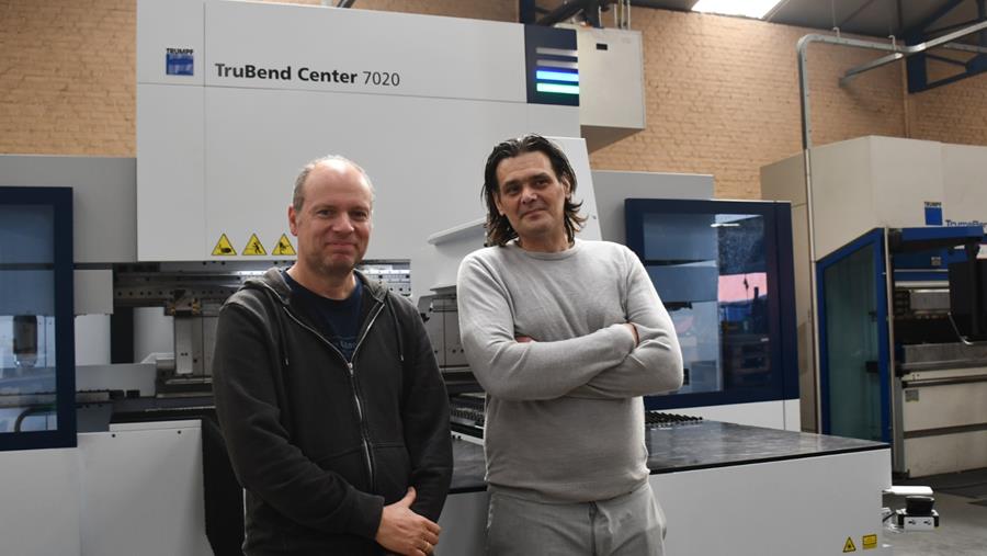 Nouvelle technologie de pliage des panneaux: trait d'union entre l'homme et la machine