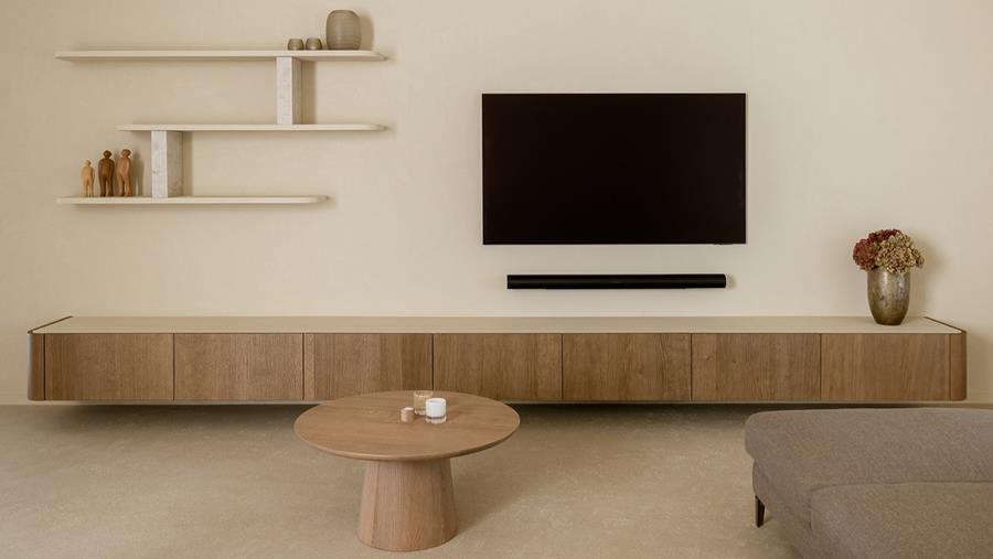 Technische verfijning en eenheid in maatwerkinterieur